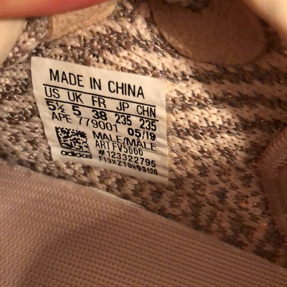 Yeezy Boost 350 V2 - Picture 9 of 9